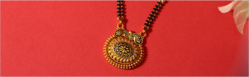 The Striking Difference Between Pendant, Locket, and Necklace Jewellery -  The Caratlane